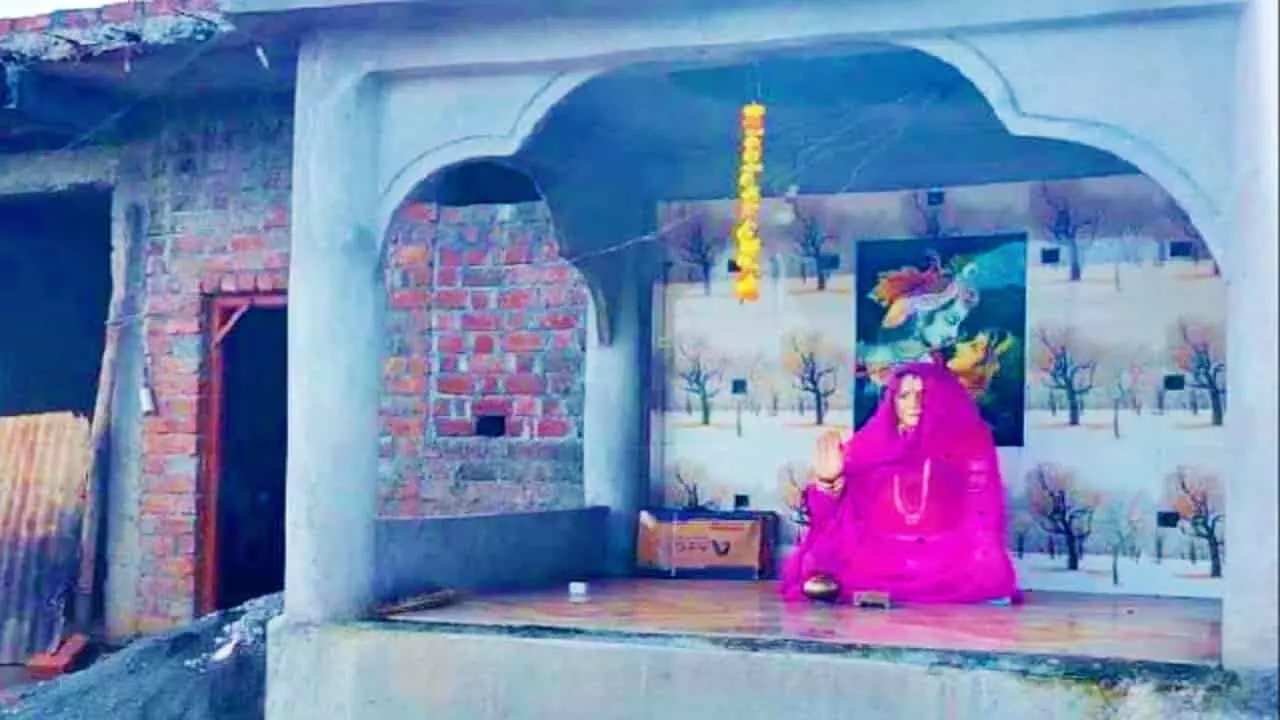 मध्य प्रदेश के शाजापुर में पति और बेटों का अनूठा प्रेम, महिला की मौत के बाद बनवाई मूर्ति, घर में करवाई प्राण प्रतिष्ठा