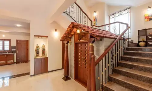 Vastu Tips: गलत सीढ़ियों की दिशा और पानी की व्यवस्था बन सकती है आर्थिक तंगी का बड़ा कारण
