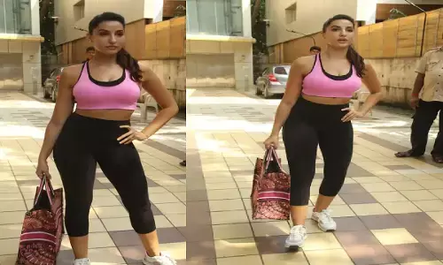 पिंक ब्रा पहन ये क्या कर बैठी Nora Fatehi ? पढ़िए..