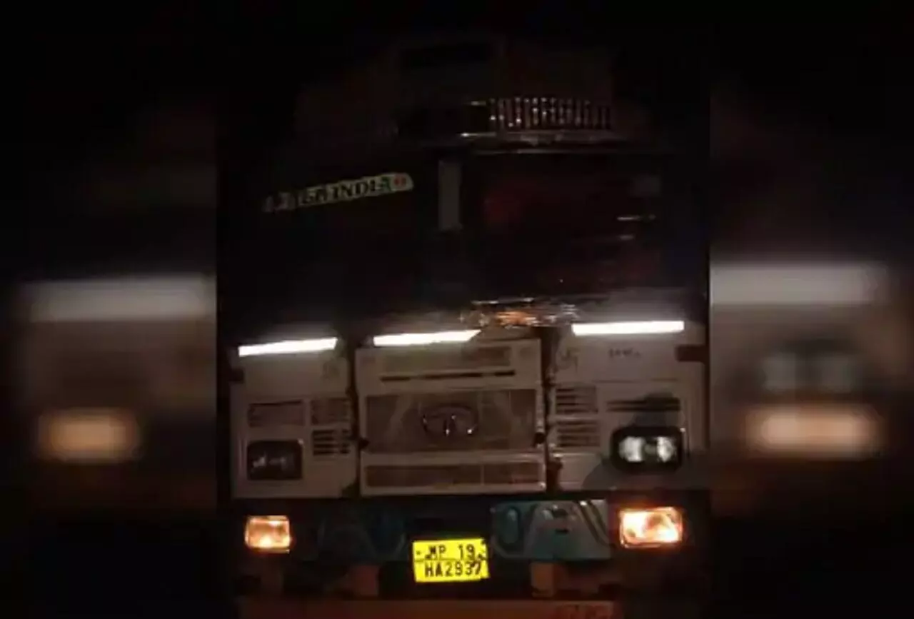 Rewa Road Accident: स्कूटी सवार को ट्रक ने मारी टक्कर, एक की मौत दूसरा गंभीर