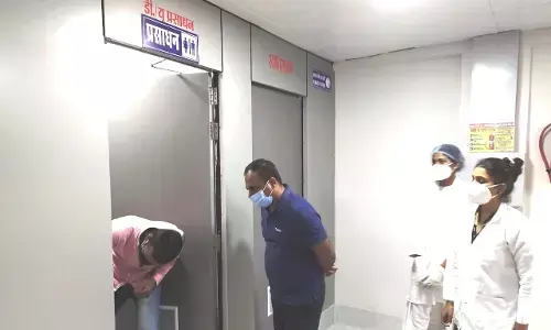 देर रात जिला अस्पताल के औचक निरीक्षण पर पहुंचे रीवा कलेक्टर, कईयों पर कार्रवाई की गिरी गाज