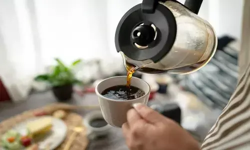 Weight Loss Tips: तेजी से वजन घटाना है तो चाय की जगह पर करें इसका सेवन