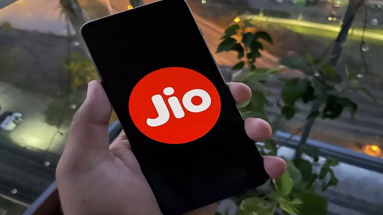 2 साल फ्री इंटरनेट और कालिंग देने वाले Mukesh Ambani ने लांच कर दिया छप्पर फाड़ ऑफर! Jio के ग्राहकों को मिलेगा तगड़ा कैशबैक और फ्री में ये चीज़े..