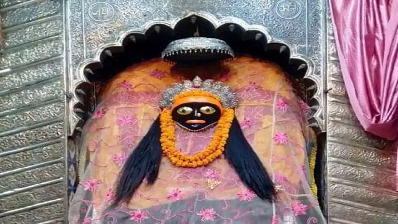 रीवा में मौजूद 450 साल पुराने माँ कालिका मंदिर का चमत्कारी इतिहास आपको जानना चाहिए रीवा में मौजूद 450 साल पुराने माँ कालिका मंदिर का चमत्कारी इतिहास आपको जानना चाहिए