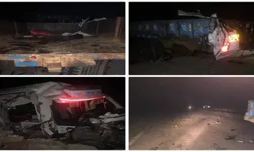 रीवा में भीषण सड़क हादसा, ट्रैक्टर एम्बुलेंस में जोरदार टक्कर, एक श्रमिक की मौत, कई घायल रीवा में भीषण सड़क हादसा, ट्रैक्टर एम्बुलेंस में जोरदार टक्कर, एक श्रमिक की मौत, कई घायल