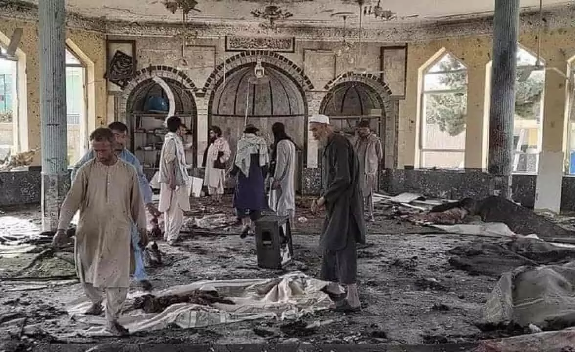 अफगानिस्तान के इबादत गाह में आतंकी हमला, नमाज के वक्त हुआ बड़ा धमाका, 100 लोगों की मौत