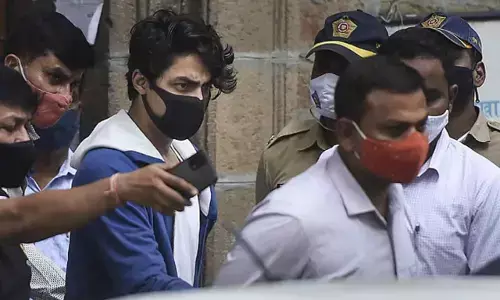 चरस का सेवन करते हैं शाहरुख खान के बेटे आर्यन, NCB के सामने कबूल किया