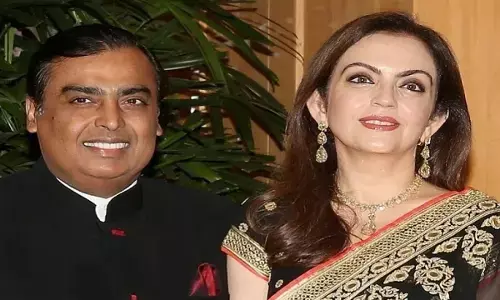 OMG: 40 लाख रूपए में एक बोतल पानी पीती है Nita Ambani OMG: 40 लाख रूपए में एक बोतल पानी पीती है Nita Ambani