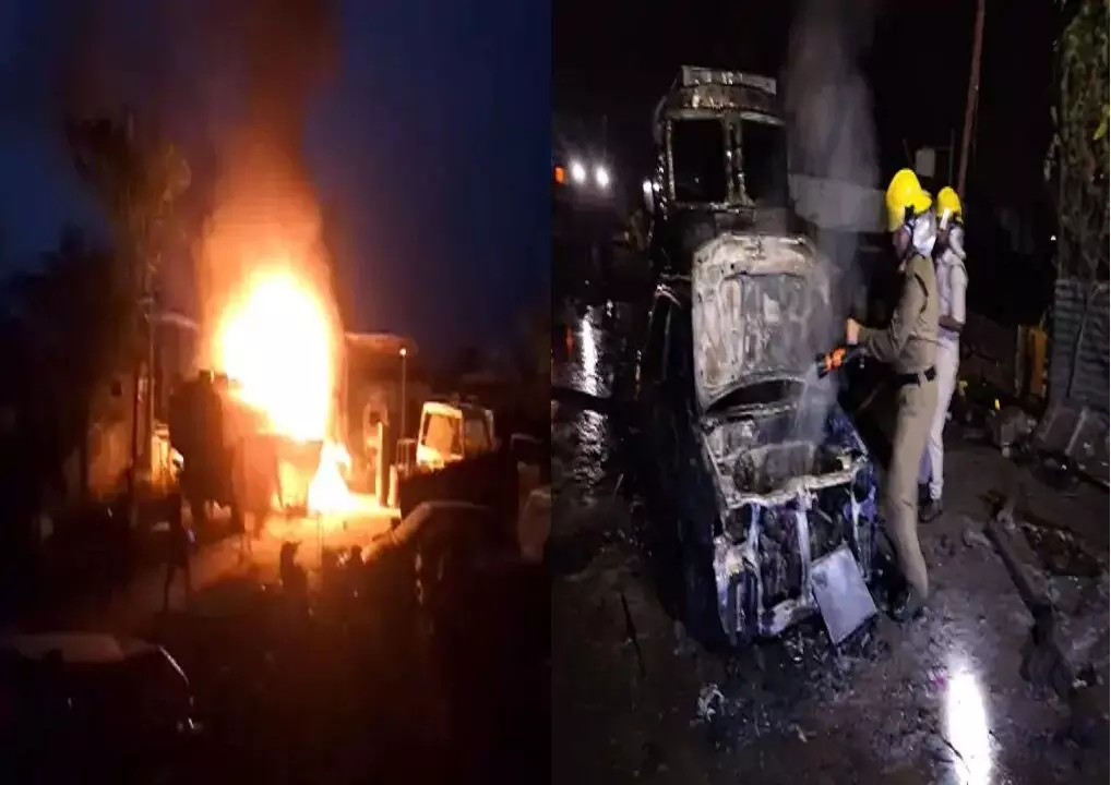 छत्तीसगढ़: वेल्डिंग के दौरान चिंगारी बनी शोला, 2 गाड़ियां जलकर हुई खाक