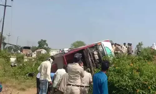 Satna Accident News: पिकअप के बाद अब यात्री बस पलटी, आर्मी वाहन भी दुर्घटना ग्रस्त, आधा सैकड़ा से ज्यादा लोग घायल Satna Accident News: पिकअप के बाद अब यात्री बस पलटी, आर्मी वाहन भी दुर्घटना ग्रस्त, आधा सैकड़ा से ज्यादा लोग घायल
