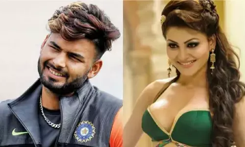 क्रिकेटर Rishabh Pant के पीछे हाँथ धोकर पड़ी Urvashi Rautela, लोगों ने कहा- ऋषभ को छोड़ दो.. क्रिकेटर Rishabh Pant के पीछे हाँथ धोकर पड़ी Urvashi Rautela, लोगों ने कहा- ऋषभ को छोड़ दो..