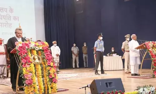 राज्यपाल ने नवनियुक्त MP High Court के Chief Justice रवि विजयकुमार मलिमठ को शपथ ग्रहण कराया