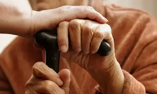 Senior Citizen Savings Scheme: माता-पिता के नाम पर खोले अकाउंट, टैक्स छूट के साथ मिलेंगे ये फायदे