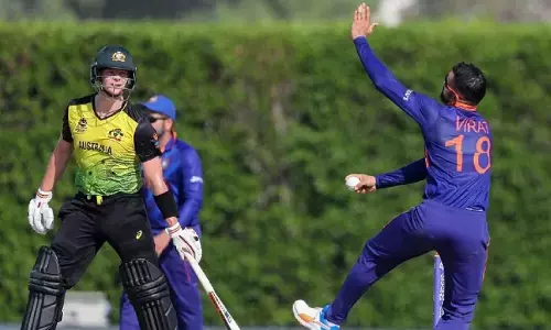 कोहली को गेंदबाजी करते देख बैटिंग कर रहे स्टीव स्मिथ का ऐसा था रिएक्शन