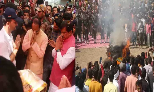 विंध्य वासियों ने नम आंखों से दी शहीद कर्णवीर को आखिरी विदाई, भावुक हुए मुख्यमंत्री, बड़े भाई ने दी मुखाग्नि विंध्य वासियों ने नम आंखों से दी शहीद कर्णवीर को आखिरी विदाई, भावुक हुए मुख्यमंत्री, बड़े भाई ने दी मुखाग्नि