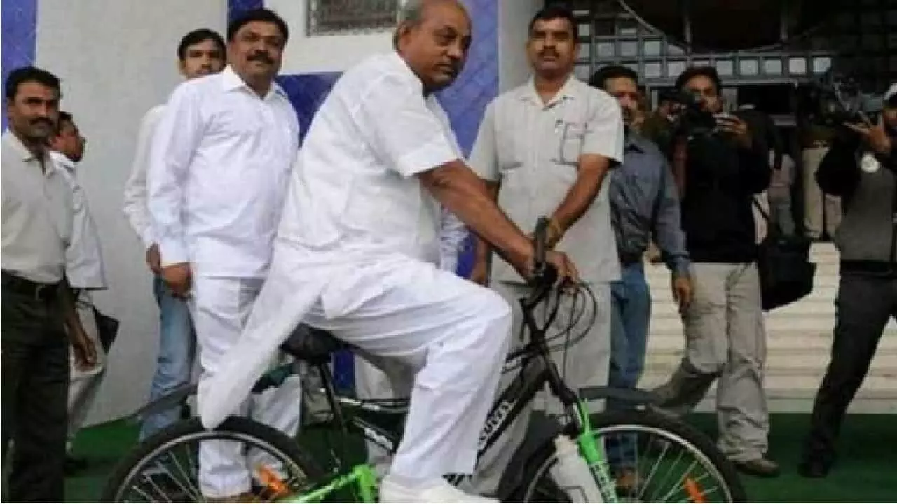 REWA: मतदाताओं के घर-घर जाएंगे विधानसभा अध्यक्ष, 31 अक्टूबर तक चलेगी गिरीश गौतम की साइकिल यात्रा
