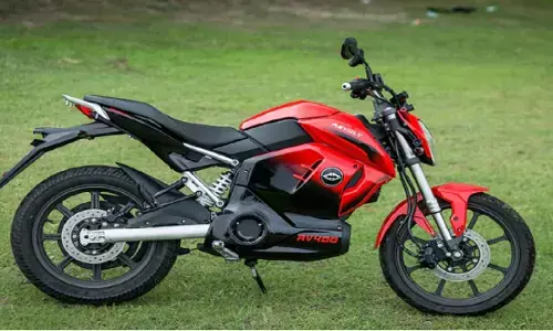 Revolt RV 400: 160 KM की रफ़्तार से दौड़ेगी ये ई-बाइक, कीमत उड़ा देगी होश Revolt RV 400: 160 KM की रफ़्तार से दौड़ेगी ये ई-बाइक, कीमत उड़ा देगी होश