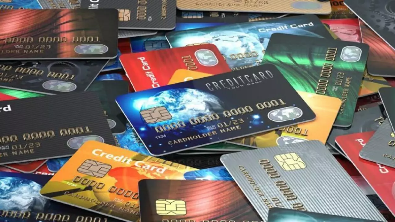 Credit Card News: अगर आप एक से ज्यादा करते है क्रेडिट कार्ड का इस्तेमाल, तो जान ले ये जरूरी बातें