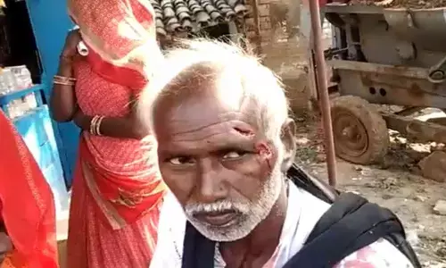 UP के ललितपुर में खाद को लेकर बिगड़ रहे हालात, पुलिस से हुई धक्का-मुक्की में 2 किसान घायल