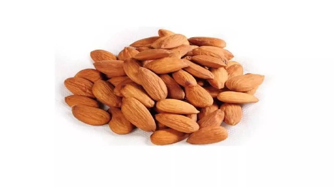 Almonds Health Benefits: बादाम खाने के हैं कई फायदे, जानिए