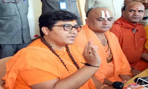 आश्रम वेब सीरीज को लेकर बवाल बढ़ता ही जा रहा है, अब सांसद प्रज्ञा ठाकुर भी कुछ करने वालीं हैं