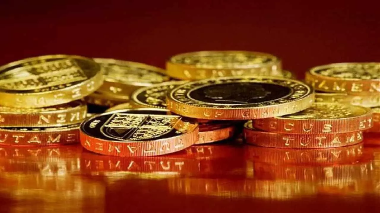 सफाई कर्मचारी को कचरे मे मिला 7.5 लाख का गोल्ड कॉइन, उसने कुछ ऐसा किया की देश भर में हो रही तारीफ