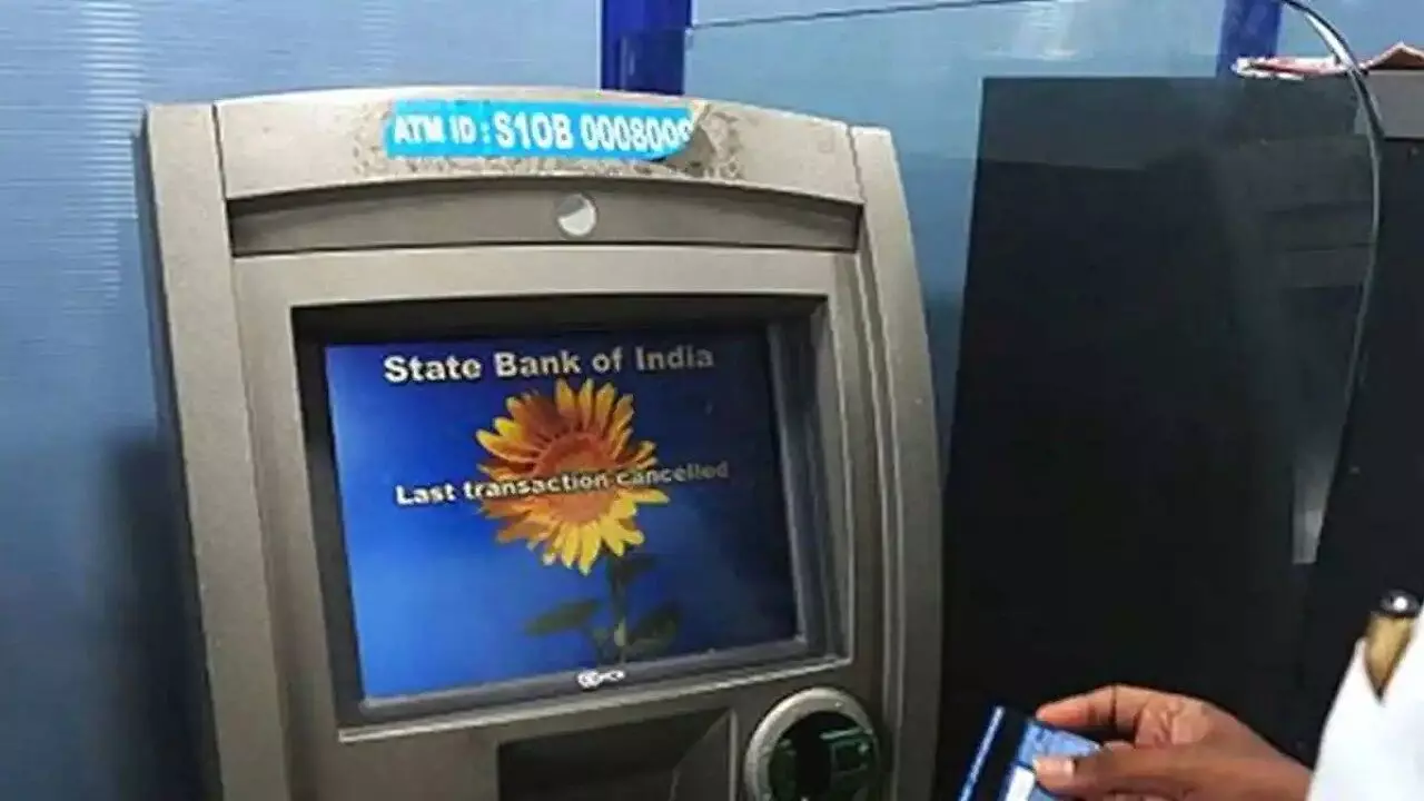 ATM New Rule: दिवाली से पहले एटीएम ग्राहकों के लिए आ गया नया नियम, पढ़ ले नहीं तो नहीं निकाल पाएंगे पैसे