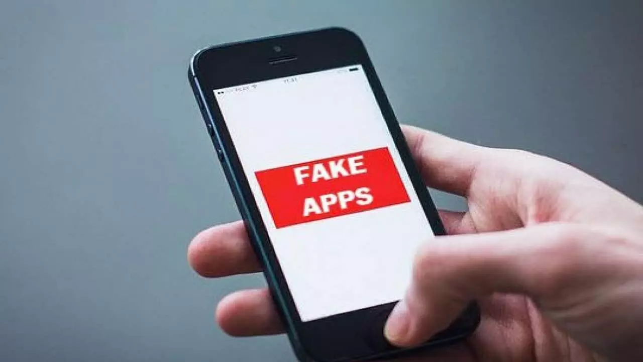 Fake App: गूगल प्ले स्टोर के फेक लोन ऐप से रहें सावधान, एक झटके में उड़ जाएंगे बैंक में जमा पैसे