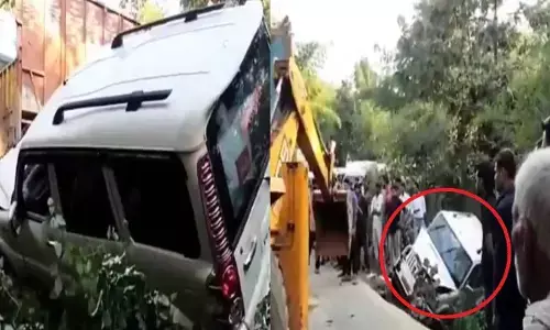 REWA: छुहिया घाटी में भीषण हादसा, स्कॉर्पिओ खाई में पलटी