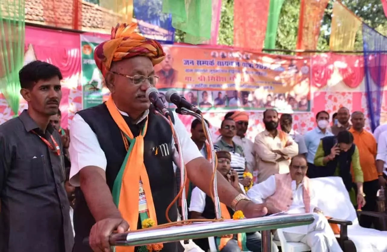 रीवा में विधानसभा अध्यक्ष की जुबान फिसली, कहा- मुख्य सचिव एक आदेश में खड़ा रहता है, 4-5 घंटे तक नहीं मिलता हूं रीवा में विधानसभा अध्यक्ष की जुबान फिसली, कहा- मुख्य सचिव एक आदेश में खड़ा रहता है, 4-5 घंटे तक नहीं मिलता हूं