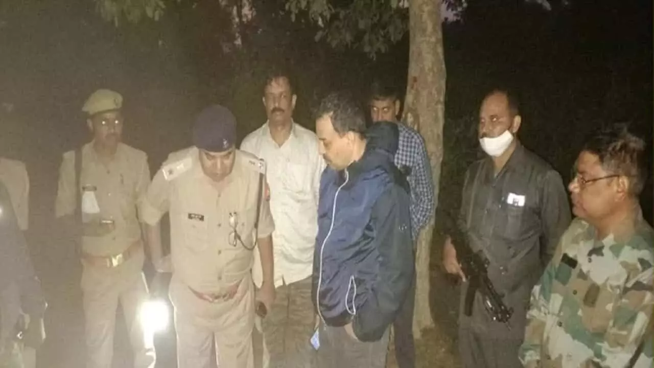 चित्रकूट के जंगल में मारा गया गौरी यादव कुख्यात डकैत कैसे बना, जानें उसके डाकू बनने की कहानी चित्रकूट के जंगल में मारा गया गौरी यादव कुख्यात डकैत कैसे बना, जानें उसके डाकू बनने की कहानी