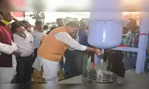 मुजफ्फरपुर में खुला प्लास्टिक से पेट्रोल बनाने का प्लांट, जानें प्लास्टिक से कैसे बनता है पेट्रोल-डीज़ल मुजफ्फरपुर में खुला प्लास्टिक से पेट्रोल बनाने का प्लांट, जानें प्लास्टिक से कैसे बनता है पेट्रोल-डीज़ल