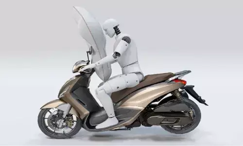 अब बाइक और स्कूटी में भी मिलेगा एयरबैग, टक्कर होने पर मिलिसेकेंड्स के अंदर ही खुल जाएगा अब बाइक और स्कूटी में भी मिलेगा एयरबैग, टक्कर होने पर मिलिसेकेंड्स के अंदर ही खुल जाएगा