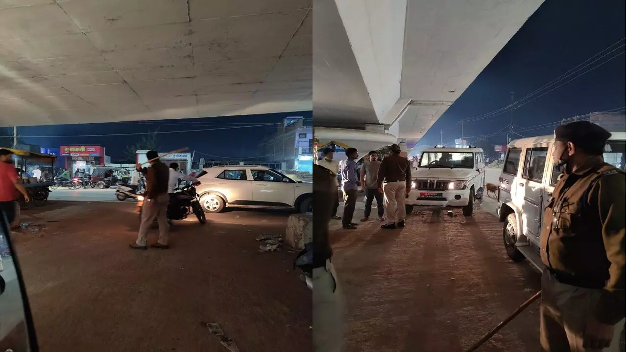 शराबियों पर चला Rewa प्रशासन का डंडा, चौराहे में खड़े होकर जाम छलका रहे थे