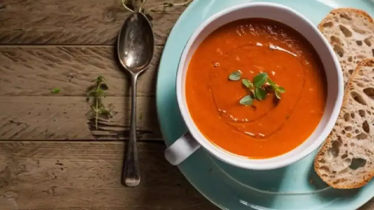 Tomato Soup Benefits: सर्दी के दिनों में पिए टमाटर का सूप, शरीर को मिलेंगे कई पोषक तत्व, ये है सूप बनाने की विधि