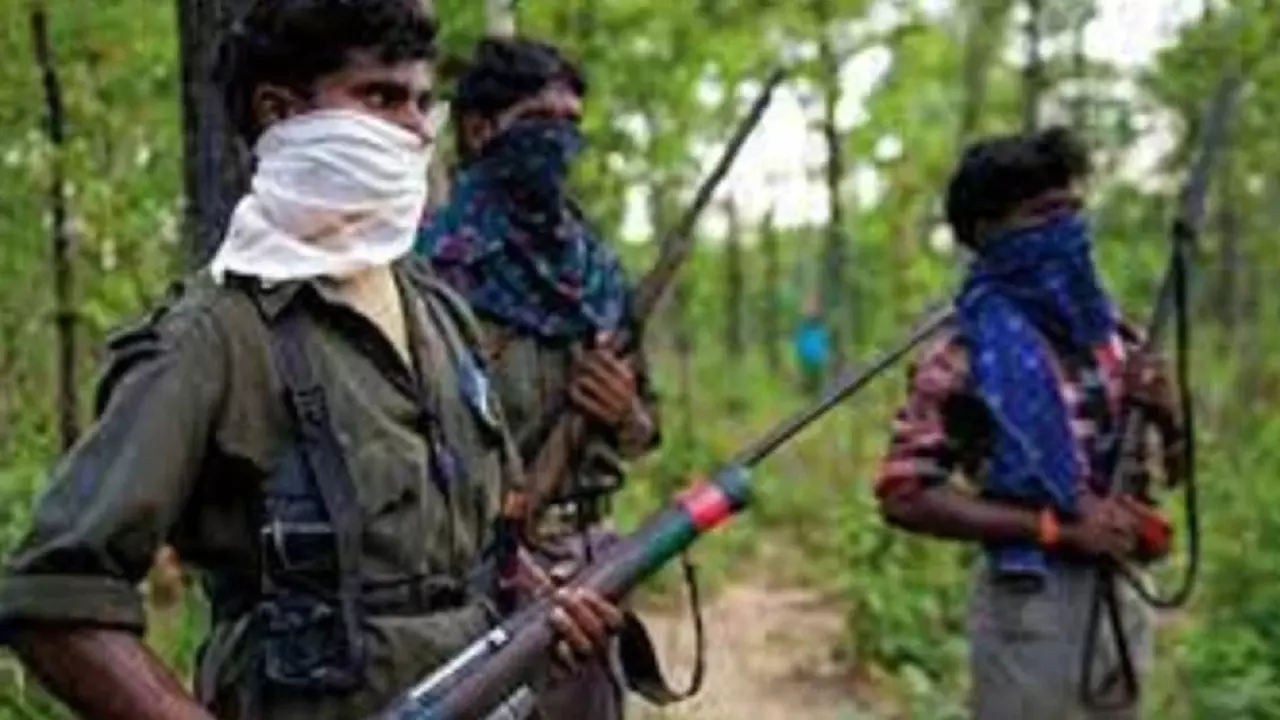 नक्सलियों तथा जवानों के बीच मठभेड जारी, बडे़ लीडरों के एकत्र होने की मिली थी जानकारी