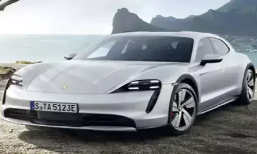 E-Sports Car: सिर्फ 2.8 सेकेंड में 100kmph की रफ़्तार पकड़ती है ये इलेक्ट्रिक कार, सिंगल चार्ज में देती है 484km की रेंज