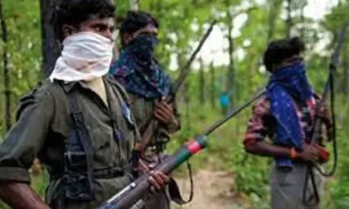 नक्सलियों तथा जवानों के बीच मठभेड जारी, बडे़ लीडरों के एकत्र होने की मिली थी जानकारी