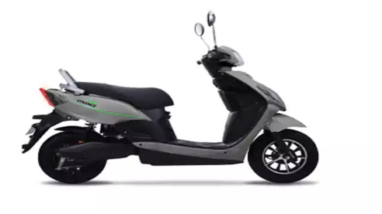 Best e-Scooter: सिंगल चार्ज में 120km की रेंज देने वाले इस स्कूटर की कीमत सुन कर आप खुश हो जाएंगे