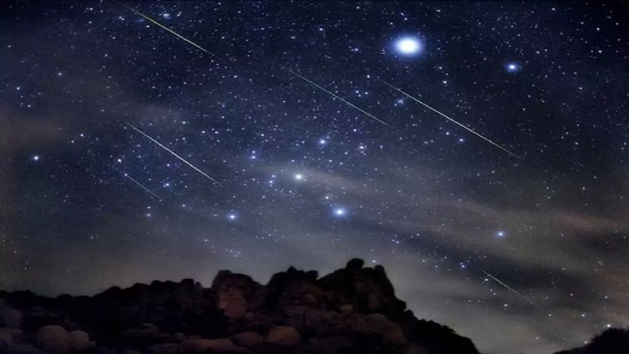 Leonid Meteor Shower: अगर ये मिस कर दिया तो बहुत पछतावा होगा, इस दिन आसमान में दिखेगा टूटते तारों की बारिश का नज़ारा