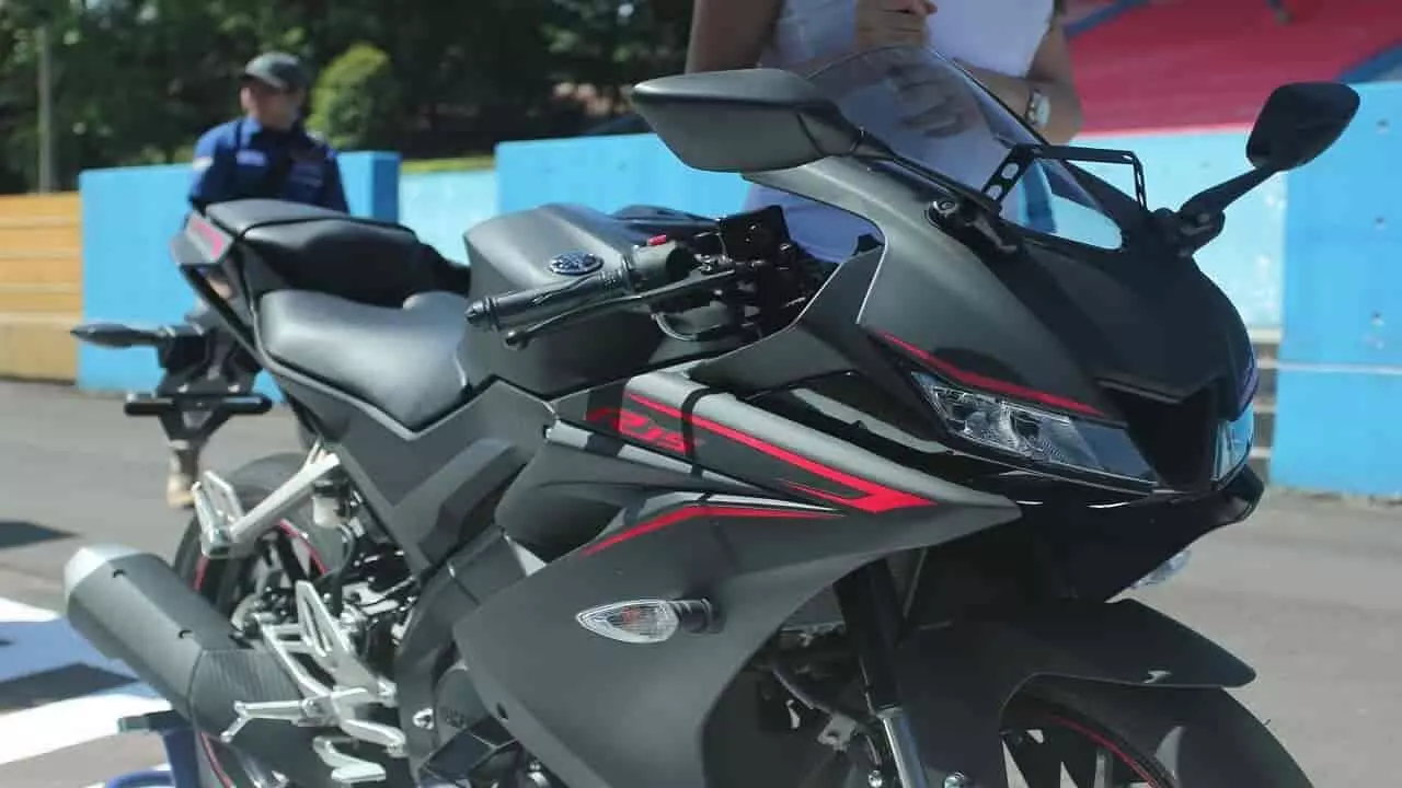 Yamaha की धांसू स्पोर्ट्स बाइक R 15 का सस्ता वैरिएन्ट लांच हो गया है, जानें आपको कितने में पड़ेगी ये बाइक