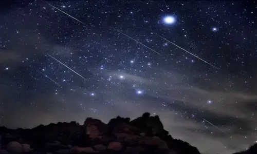 Leonid Meteor Shower: अगर ये मिस कर दिया तो बहुत पछतावा होगा, इस दिन आसमान में दिखेगा टूटते तारों की बारिश का नज़ारा Leonid Meteor Shower: अगर ये मिस कर दिया तो बहुत पछतावा होगा, इस दिन आसमान में दिखेगा टूटते तारों की बारिश का नज़ारा