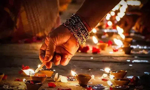 Dev Diwali 2021: कार्तिक मास की पूर्णिमा को मनाई जाती है देव दीपावली, जानिए क्या है दीपदान का महात्म्य? Dev Diwali 2021: कार्तिक मास की पूर्णिमा को मनाई जाती है देव दीपावली, जानिए क्या है दीपदान का महात्म्य?