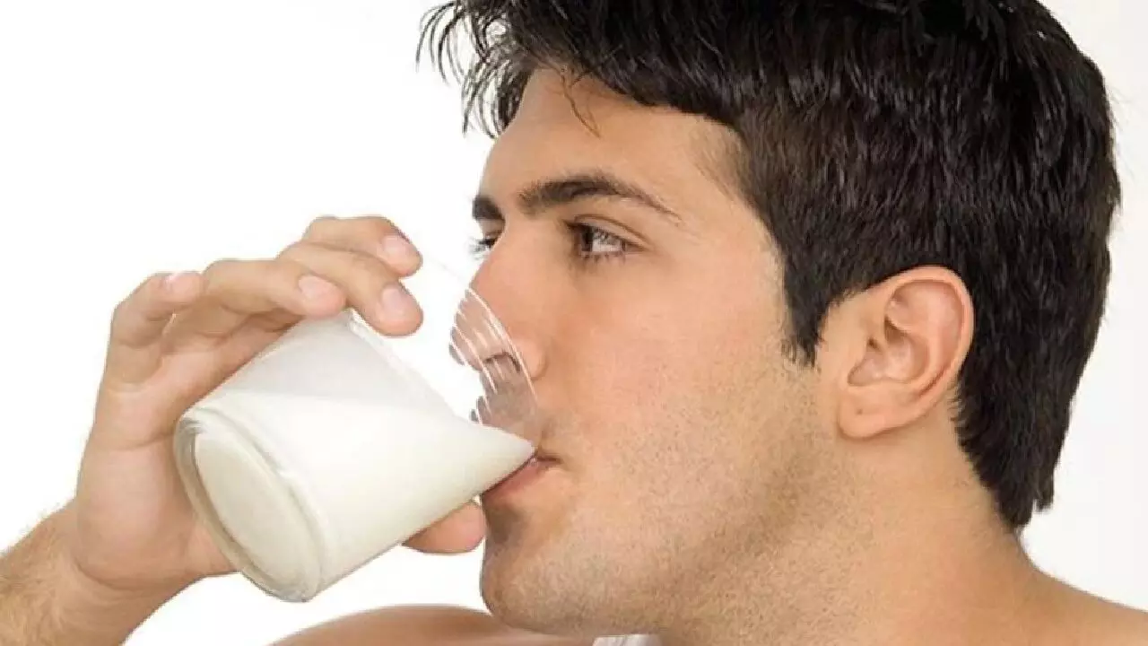 Health Benefit: जानिए! गुनगुने दूध पीने के क्या-क्या हैं फायदे?