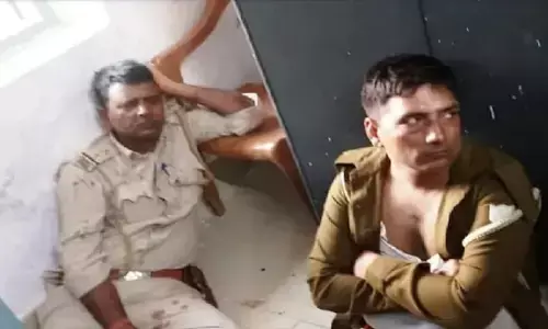 कोर्ट में जज ने फटकारा तो 2 पुलिस वालों ने न्यायाधीश को पीट डाला, गालियां भी दी कोर्ट में जज ने फटकारा तो 2 पुलिस वालों ने न्यायाधीश को पीट डाला, गालियां भी दी