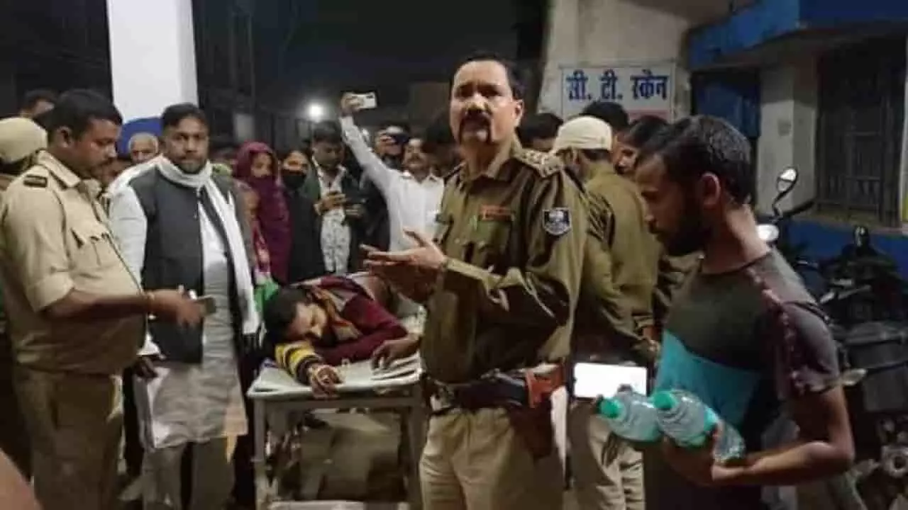 बिहार में फिर से पत्रकार को मारी गोली, दर्द से कराह रहा था पीड़ित और पुलिस वाले ठहाके मार रहे थे, देखें वीडियो