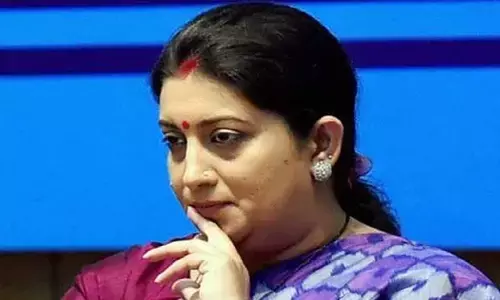 कपिल शर्मा शो से क्यों नाराज़ हुईं केंद्रीय मंत्री स्मृति ईरानी, शो के गार्ड ने की ऐसी हरकत, मेकर्स को मांगनी पड़ी माफ़ी कपिल शर्मा शो से क्यों नाराज़ हुईं केंद्रीय मंत्री स्मृति ईरानी, शो के गार्ड ने की ऐसी हरकत, मेकर्स को मांगनी पड़ी माफ़ी