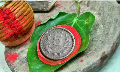 5 रूपये के सिक्के से करे टोटका, पल भर में बन जाएंगे करोड़पति, जानिए! 5 रूपये के सिक्के से करे टोटका, पल भर में बन जाएंगे करोड़पति, जानिए!