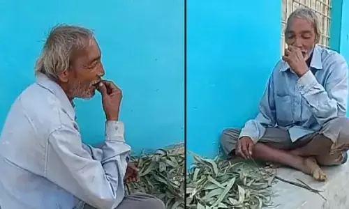 Shahdol News Today: शहडोल का एक शख्स पेड़ के पत्ते खाकर भरता है पेट, आखिर क्या है उसकी मजबूरी, जानिए?