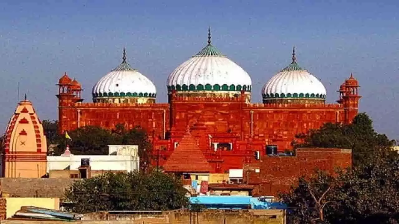 Mathura Case: मथुरा में धारा 144 लागू, हिन्दू संगठन ने शाही मस्जिद में भगवान कृष्ण की मूर्ति स्थापित करने किया एलान